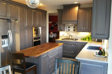 Kitchen - contemporary kitchen idea in Denver