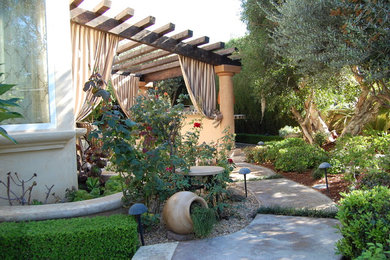 Example of a classic patio design in Orange County