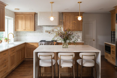 Example of a transitional kitchen design in Detroit