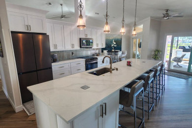 Kitchen photo in Miami