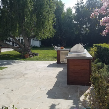 Contemporary L-shaped Island in Encino