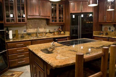 Example of a classic kitchen design in Portland