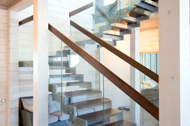 Photo of a contemporary u-shaped staircase in Moscow with open risers and mixed railing.