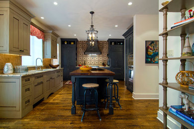 Kitchen - traditional kitchen idea in Philadelphia