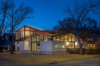 Inspiration for a midcentury home design in Austin.