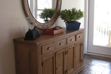 Entryway - coastal entryway idea in Chicago