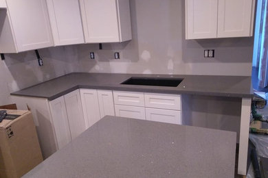 Example of a minimalist kitchen design in Phoenix