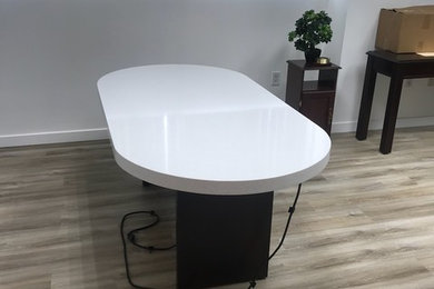 Example of a home office design in Los Angeles