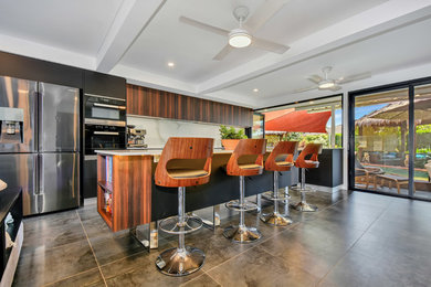 Inspiration for a large contemporary kitchen in Darwin.