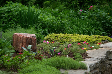 Inspiration for a traditional garden in Nashville.