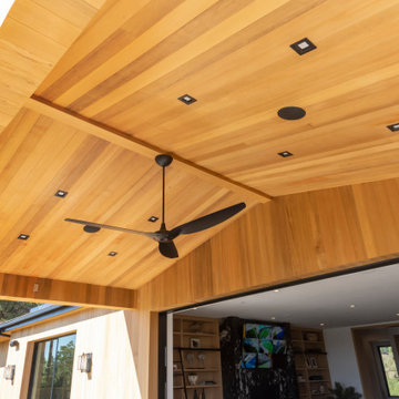 A Modern Country home in Hidden Hills thanks to the woodwork