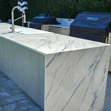 Open Aire Alfresco Competes Against The Elements Of Weather