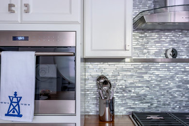 Kitchen - traditional kitchen idea in Boston