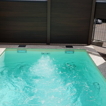 Kleines Beton-Folienbecken 4,50 x 3,00 x 1,50 m in sand. Passt in jeden Garten.