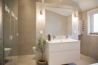 This is an example of a modern bathroom in Stockholm.