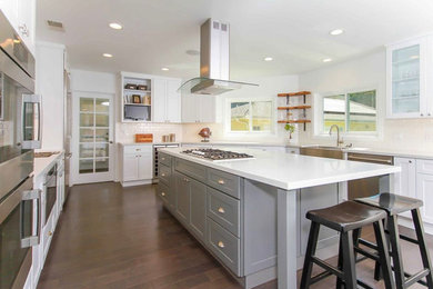Example of a kitchen design in Los Angeles