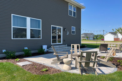 Example of a mid-sized minimalist backyard concrete paver patio design in Minneapolis