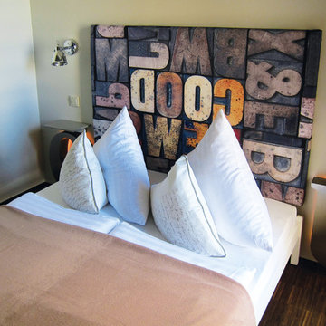 Baxpax Downtown Hostel