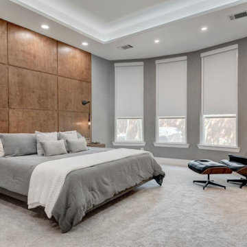 A luxurious modern masterbedroom