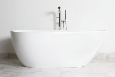 Charles Brooks Ashbury Luxury Freestanding Modern Round Egg Shaped Acyrlic Bath