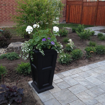 1103 Monastery Dr Oakville ON L6M 2A1