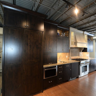 Industrial Küchen mit Rückwand aus Steinfliesen Ideen, Design & Bilder