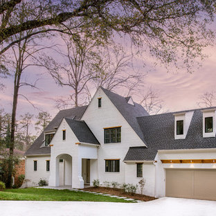 アトランタのトランジショナルスタイルのおしゃれな家の外観の写真