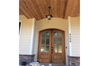 Example of a classic entryway design in Charlotte