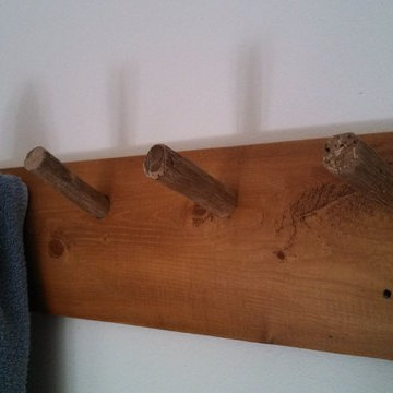 Bathroom Oak Pegs Towell Hanger