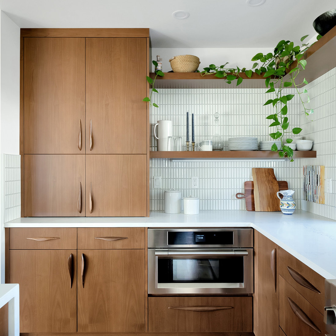 MID-CENTURY MODERN KITCHEN