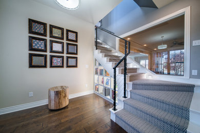 Example of a mid-sized transitional staircase design in Little Rock