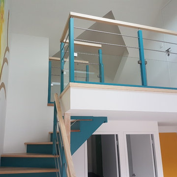 Escalier bleu et bois beige
