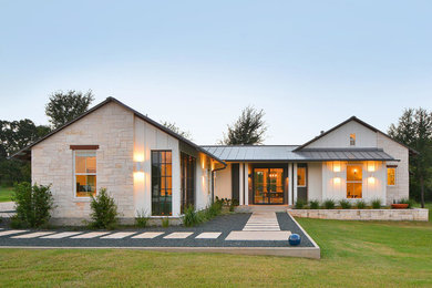 Farmhouse exterior home idea in Austin