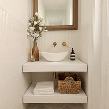 Mauka downstairs bath