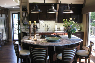 Kitchen - traditional kitchen idea in Birmingham
