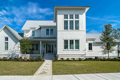 Coastal exterior home idea in Charleston