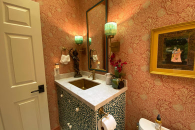 Example of a powder room design in San Francisco