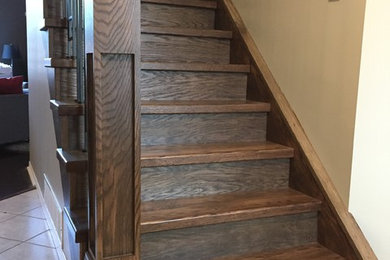 Example of a mid-sized minimalist staircase design in Toronto