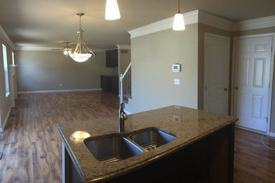 Elegant home design photo in Detroit