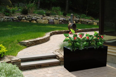 Inspiration for a contemporary landscaping in Toronto.