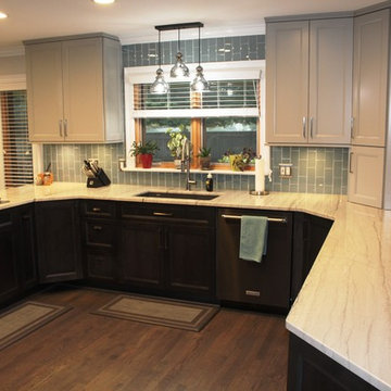 Showplace EVO Maple Edgewater in Midnight (Lowers) & Dorian Gray (Uppers)