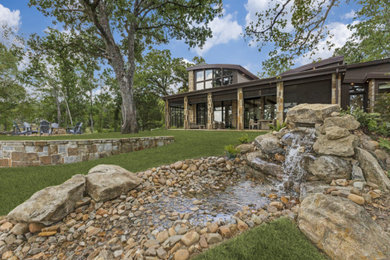 Inspiration for a modern exterior home remodel in Dallas