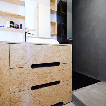 Creative Bathroom with Walk-in