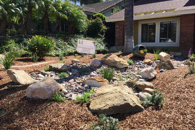 Design ideas for a small traditional front yard full sun xeriscape in San Diego with a garden path.