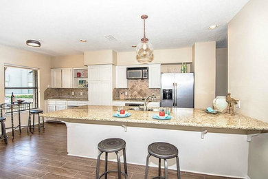 Inspiration for a contemporary kitchen remodel in Houston