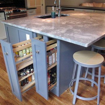 Grey and White Shaker