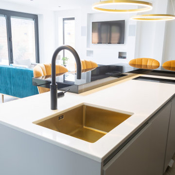 DRAMATIC & SOPHISTICATED CONTEMPORARY KITCHEN | REDBRIDGE