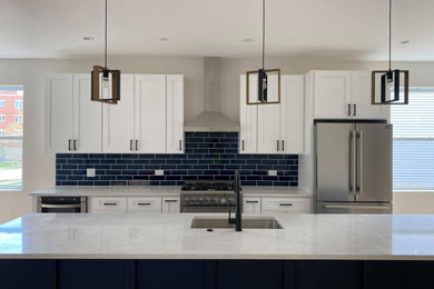 Kitchen - kitchen idea in Austin