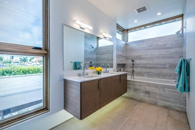 Example of a bathroom design in Los Angeles