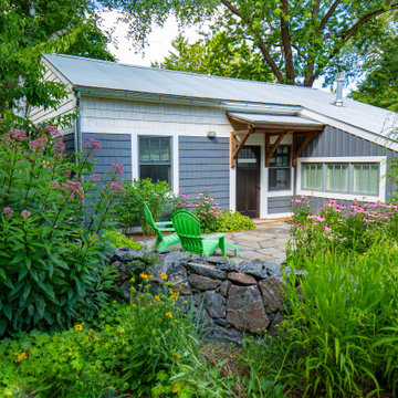 Yard of the Week: Lakefront Retreat for Relaxing and Entertaining